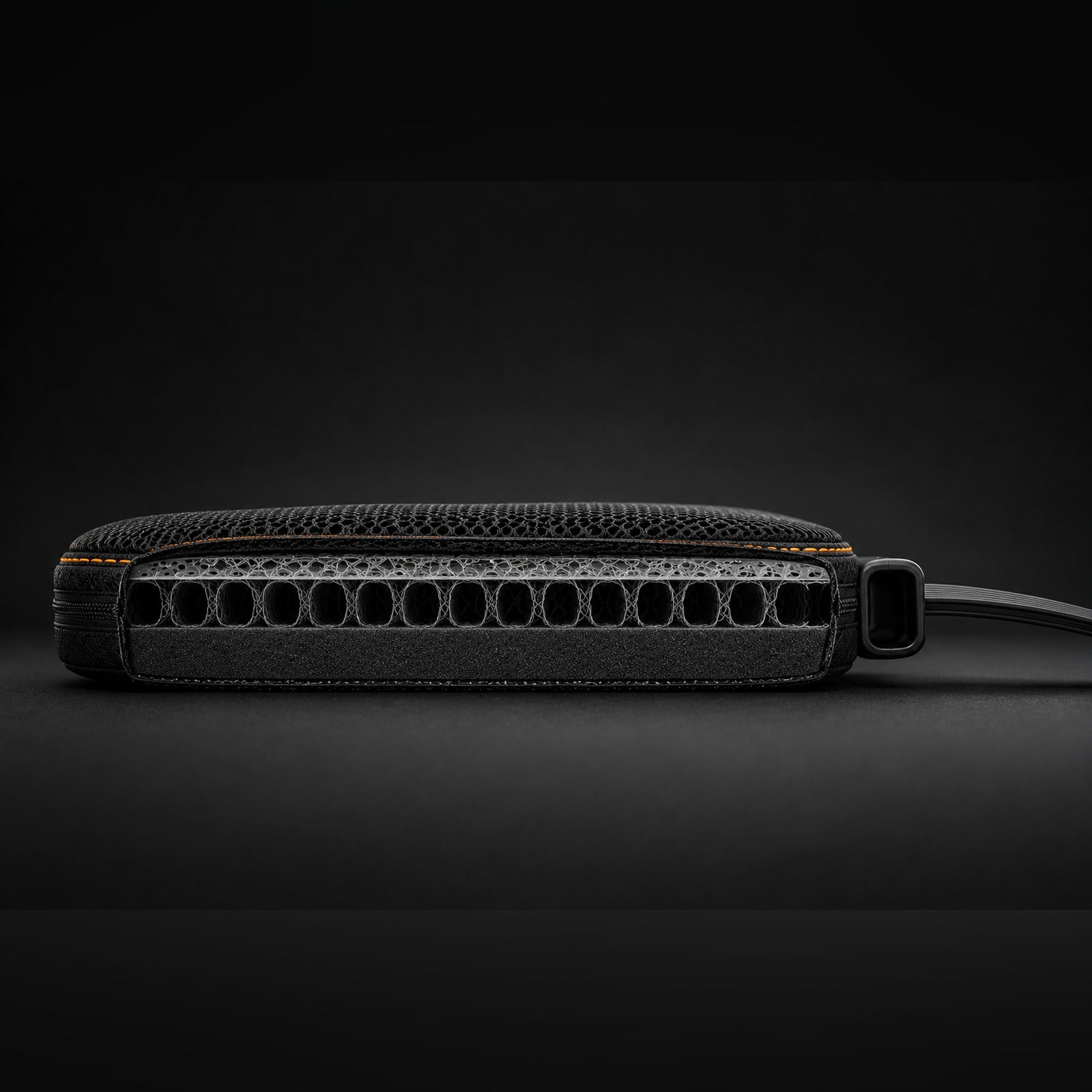 Cutaway side profile of the 40 mm DriverCool cushion showing the internal air channels and spacer layer